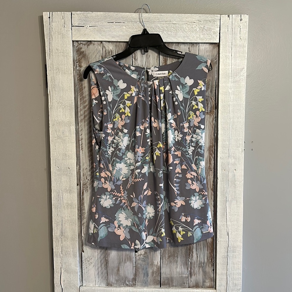 Calvin Klein floral shell, perfect for work!